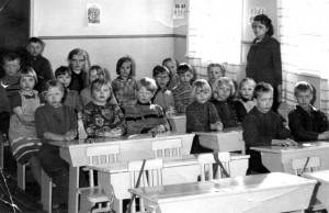 Kuhan koululaiset luokat 1-3,1958 kevät